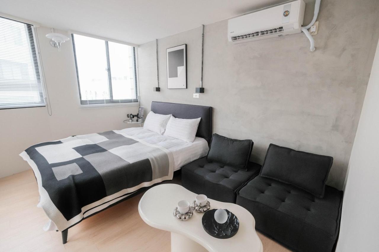 七七漫旅 Seven77 Apartment Tainan Exterior photo