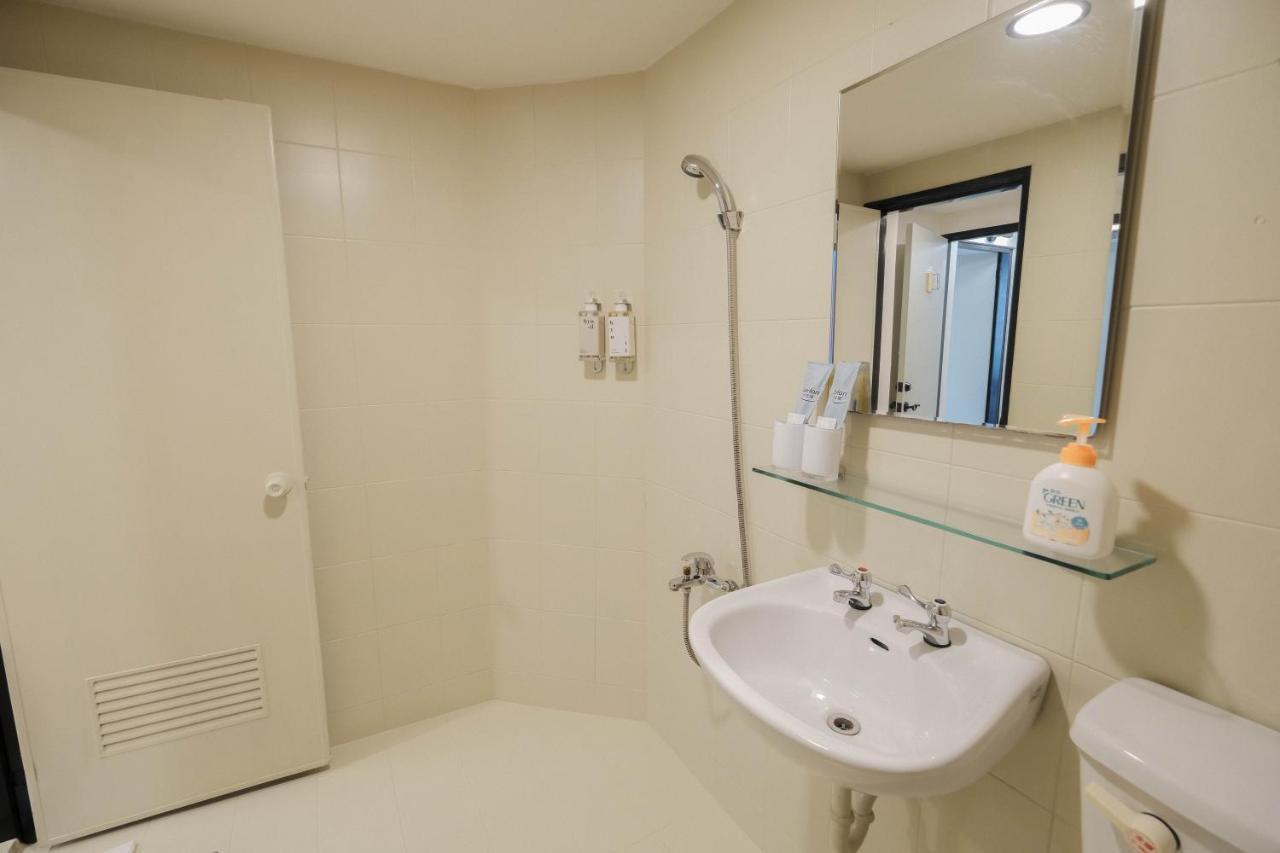 七七漫旅 Seven77 Apartment Tainan Exterior photo